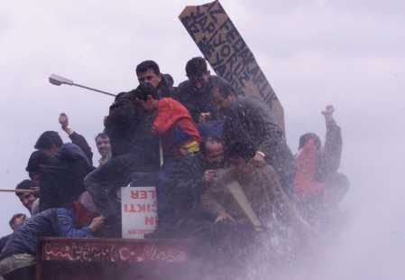 Протестанты забрались на грузовик в Анкаре
